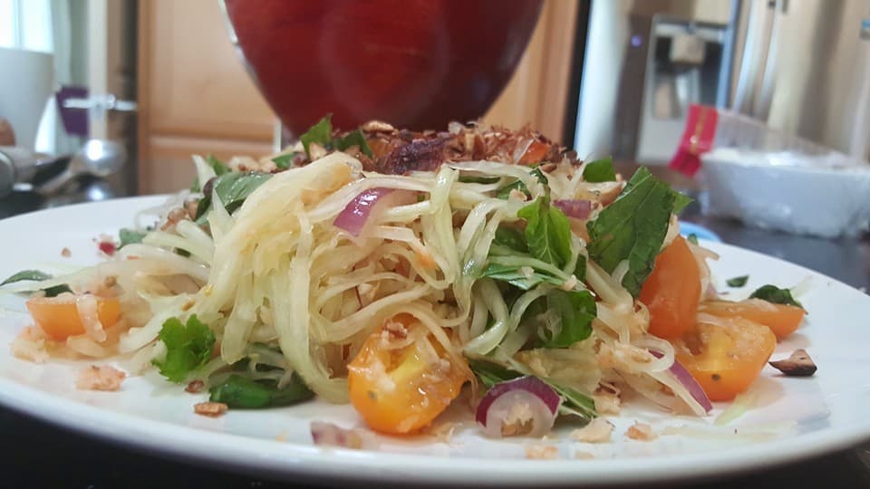 Thai Papaya Salad (Som Tam – ส้มตำ)