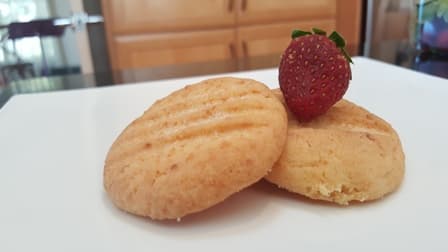 Juicing Custard Butter Cookies