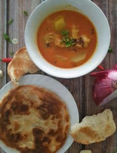 singapore curry with roti prata