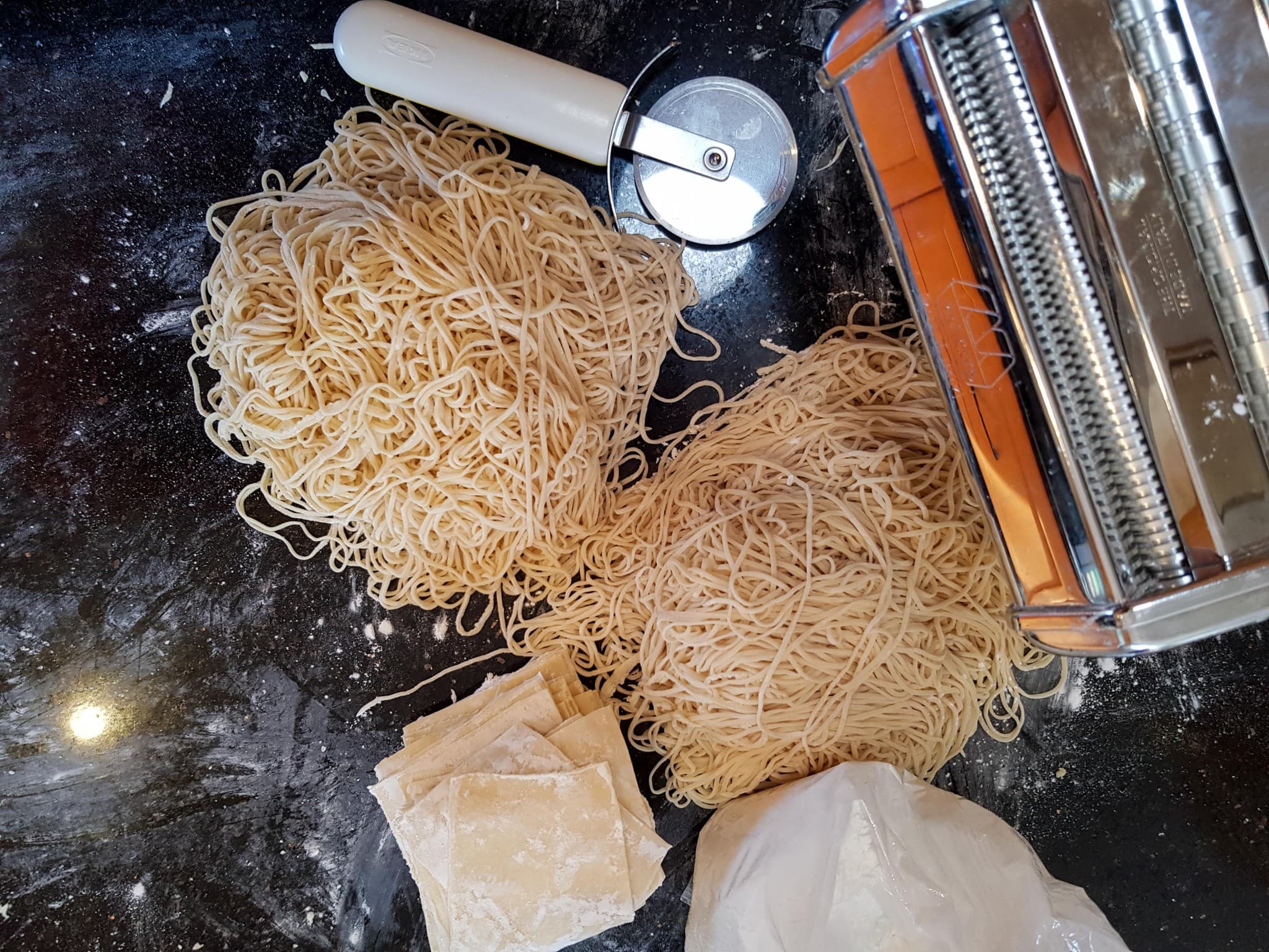 Pasta machine for noodles