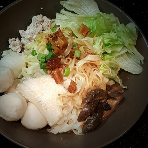 Mee Pok Fish Ball Noodles (鱼丸面薄)