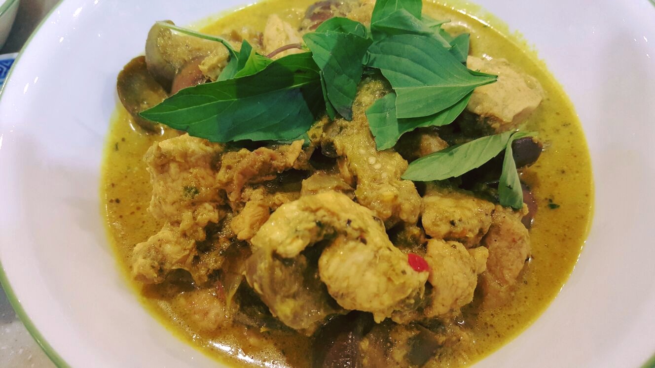 Thai Green Curry (แกงเขียวหวาน – Kæng k̄heīywh̄wān)